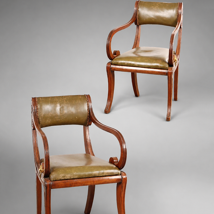 Where is the Ideal Place to Sell Antiques in the UK
