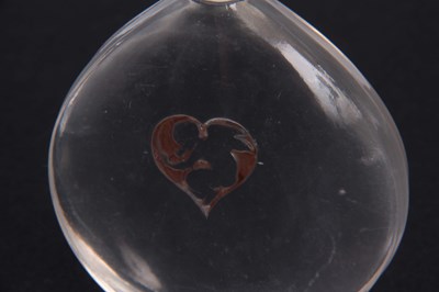 Lot 18 - R LALIQUE A CLEAR 'L'AMOUR DANS LE COEUR'...