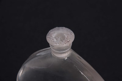 Lot 18 - R LALIQUE A CLEAR 'L'AMOUR DANS LE COEUR'...