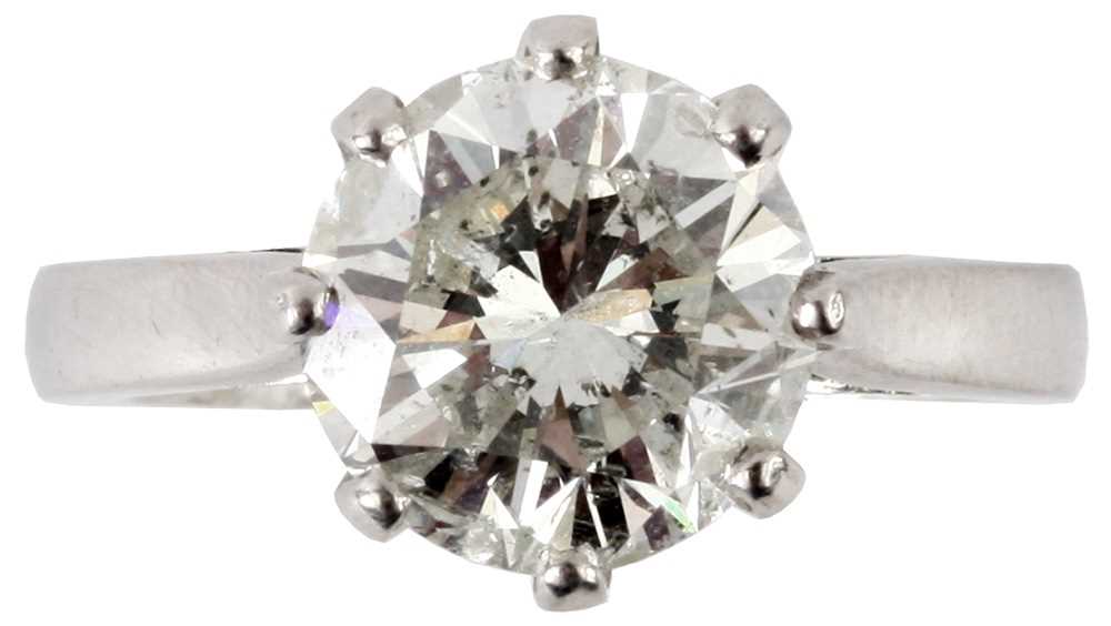 Lot 203 - AN IMPRESSIVE DIAMOND SOLITAIRE RING the...