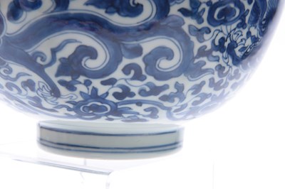 Lot 166 - AN 18th/19th CENTURY CHINESE BLUE AND WHITE...