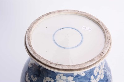 Lot 169 - A 19TH CENTURY CHINESE BULBOUS VASE DECORATED...