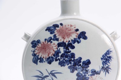 Lot 177 - AN 18TH / 19TH CENTURY CHINESE MOON FLASK...