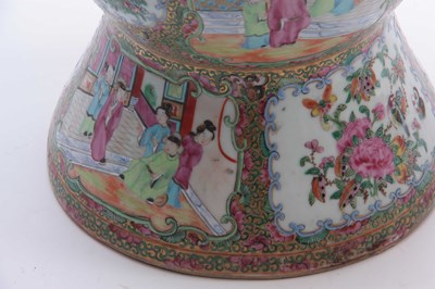 Lot 183 - A 19TH CENTURY CHINESE CANTON BULBOUS VASE...