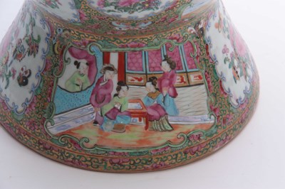 Lot 183 - A 19TH CENTURY CHINESE CANTON BULBOUS VASE...