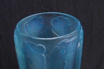 Lot 28 - R.LALIQUE, FRANCE A 20TH CENTURY OPALESCENT...