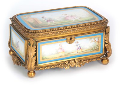 Lot 118 - A 19TH CENTURY FRENCH SEVRES STYLE PORCELAIN...