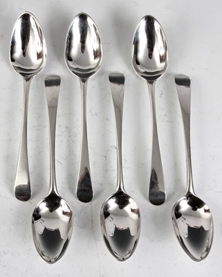 Lot 279 - A SET OF SIX GEORGE III OLD ENGLISH PATTERN...