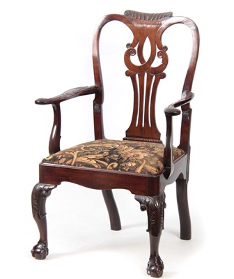 Lot 1299 - A GOOD GEORGE II MAHOGANY IRISH OPEN ARMCHAIR...