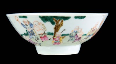 Lot 141 - AN 18TH CENTURY CHINESE FAMILLE VERTE...