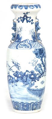 Lot 143 - A LARGE 19TH CENTURY CHINESE BLUE AND WHITE...