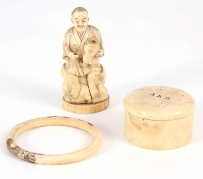 Lot 175 - A 19th CENTURY JAPANESE IVORY OKIMONO 11cm,...