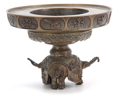 Lot 237 - AN ORNATE 19TH CENTURY CHINESE CAST BRONZE...
