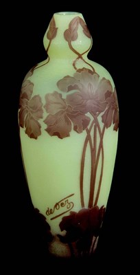 Lot 25 - AN ART NOUVEAU CAMEO GLASS VASE BY DEVEZ...