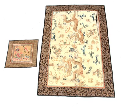 Lot 262 - AN 18TH /19TH CENTURY CHINESE EMBROIDERED SILK...