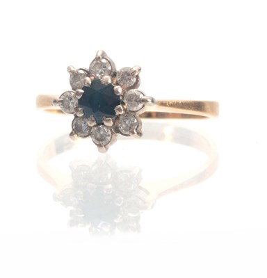 Lot 317 - A LADIES 18CT GOLD SAPPHIRE AND DIAMOND...