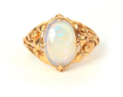 Lot 338 - A LARGE LADIES 14CT GOLD OPEL SET RING having...