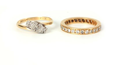 Lot 341 - A LADIES 14CT GOLD AND DIAMOND SET ETERNITY...