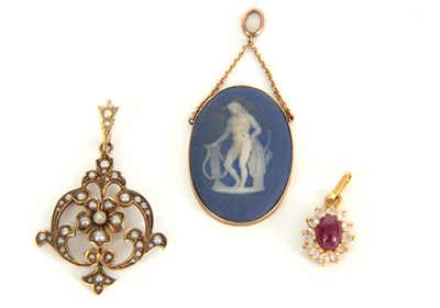 Lot 345 - A COLLECTION OF THREE VINTAGE GOLD PENDANTS to...