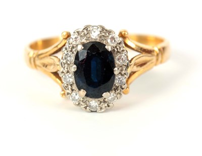 Lot 346 - A LADIES 18CT GOLD SAPPHIRE AND DIAMOND RING...