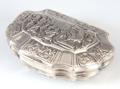 Lot 384 - AN 18TH CENTURY CONTINENTAL SILVER PILL BOX of...