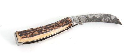 Lot 419 - AN EARLY 20TH CENTURY STAG HORN PRUNING KNIFE...