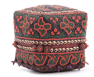 Lot 507 - A 20TH CENTURY INDONESIAN BEADED BETELNUT BOX...