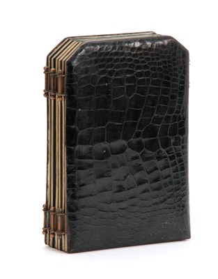 Lot 517 - AN EARLY 20TH CENTURY BLACK ALLIGATOR SKIN...