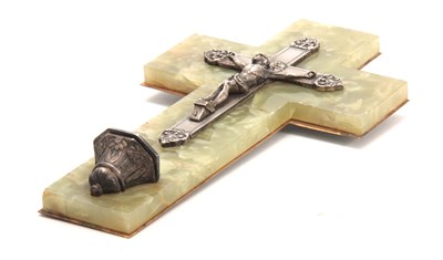 Lot 706 - AN EARLY 20TH CENTURY GREEN ONYNX AND SILVERED...