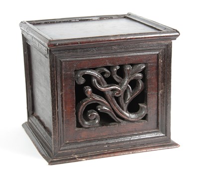 Lot 935 - AN EARLY 17TH CENTURY GOTHIC CARVED LIVERY...