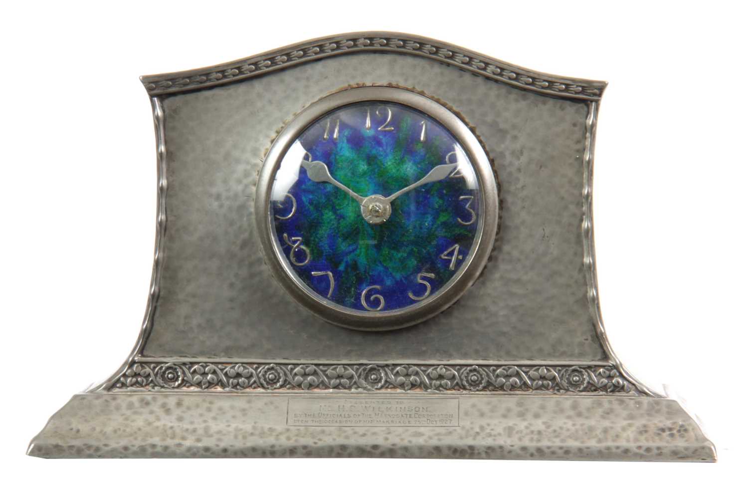 Lot 948 - AN EARLY 20TH CENTURY ARTS AND CRAFTS HAMMERED...
