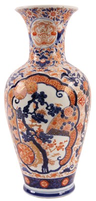 Lot 103 - A GOOD LATE 19TH CENTURY IMARI TAPERING...