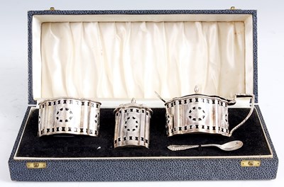 Lot 281 - AN ELIZABETH II CASED SILVER THREE PIECE...