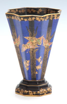 Lot 32 - A CROWN DEVON FIELDINGS FLARED FOOTED VASE of...