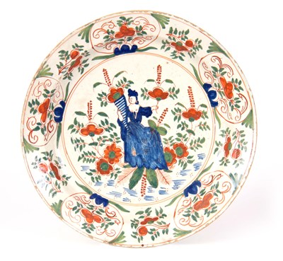 Lot 69 - AN EARLY 18TH CENTURY POLYCHROME DELFT CHARGER...