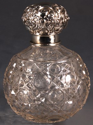 Lot 272 - AN EDWARD VII BULBOUS HOBNAIL CUT GLASS...
