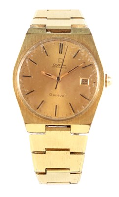 Lot 232 - A GENTLEMAN'S VINTAGE GOLD PLATED OMEGA GENEVE...
