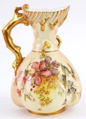 Lot 47 - A ROYAL WORCESTER BLUSHED IVORY LOBED BULBOUS...