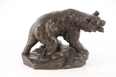 Lot 555 - A BRONZE SCULPTURE OF A WOUNDED BEAR mounted...