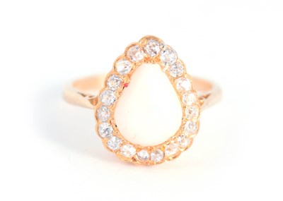 Lot 253 - A LADIES 18CT YELLOW GOLD OPAL AND DIAMOND...
