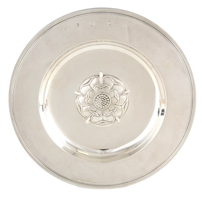 Lot 333 - AN ELIZABETH II CASED SILVER TUDER ROSE DISH...