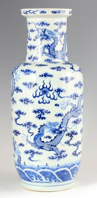 Lot 93 - A 19TH CENTURY CHINESE BLUE AND WHITE...