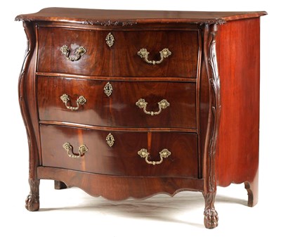 Lot 1033 - AN 18TH CENTURY MAHOGANY SERPENTINE CHEST OF...