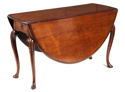 Lot 1048 - AN UNUSUAL GEORGE II FIGURED MAHOGANY DROP...