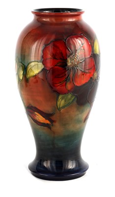 Lot 105 - A 1930S/40S MOORCROFT LARGE INVERTED BALUSTER...