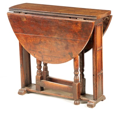 Lot 1095 - AN UNUSUAL 17TH CENTURY FRUITWOOD SLEDGE FOOT...