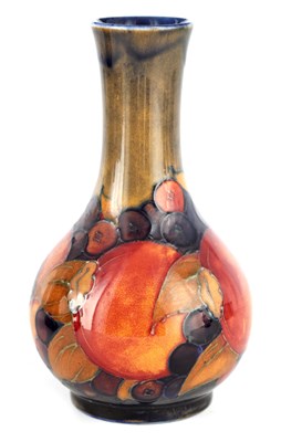 Lot 112 - A 1930S/40S MOORCROFT BULBOUS VASE WITH...