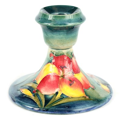 Lot 126 - A 1920S MOORCROFT CIRCULAR BASE SQUAT...