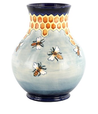 Lot 170 - A WILLIAM MOORCROFT LARGE BULBOUS HONEYCOMB...