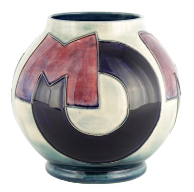 Lot 176 - A WILLIAM MOORCROFT ADVERTISING FOOTED...
